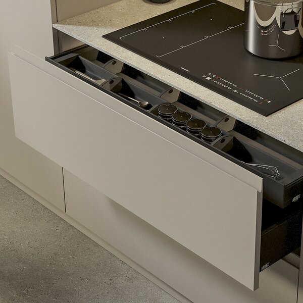 La presa è integrata nel profilo dell'anta